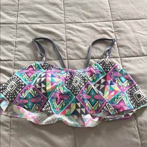 Patterned swimsuit top with padding